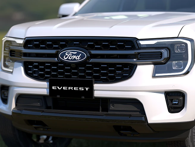 Mặt ca lăng Ford Everest Platinum 2.0L 4x2 với lưới tản nhiệt Silk Chrome đặc trưng