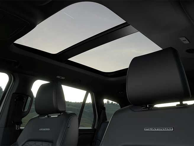 Cửa sổ trời toàn cảnh Panoramic Vista Roof trên Ford Everest Platinum 2.0L 4x2