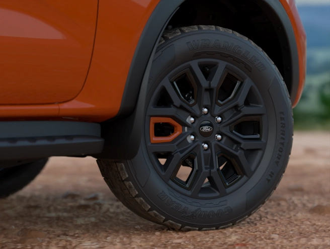 Mâm hợp kim nhôm 20 inch điểm nhấn cam đặc trưng Ford Ranger Wildtrak V6 3.0L