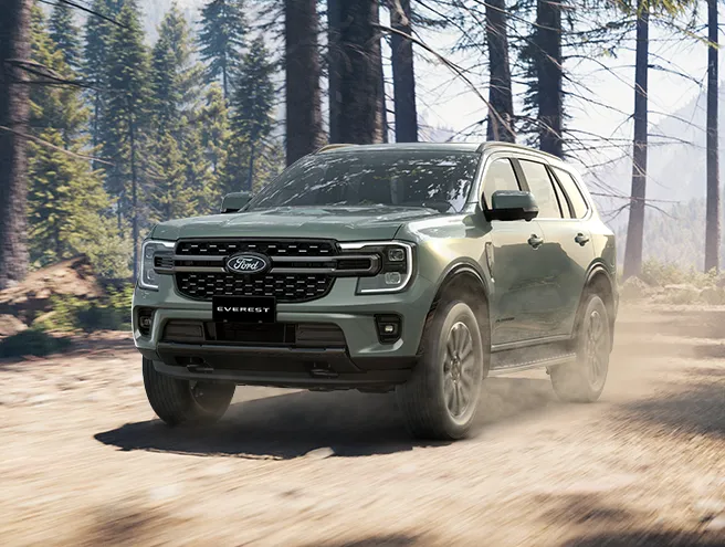 Ford Everest Platinum+ 2.3L EcoBoost 4x4 toàn cảnh ngoại thất tại Ford Mỹ Đình