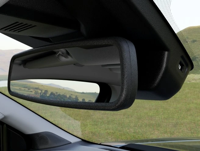 Gương chiếu hậu tích hợp cổng USB Type-A cấp nguồn camera hành trình Ford Everest Active