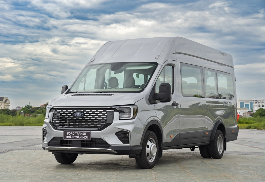 Ford Transit Premium 18 chỗ toàn cảnh ngoại thất tại Ford Mỹ Đình
